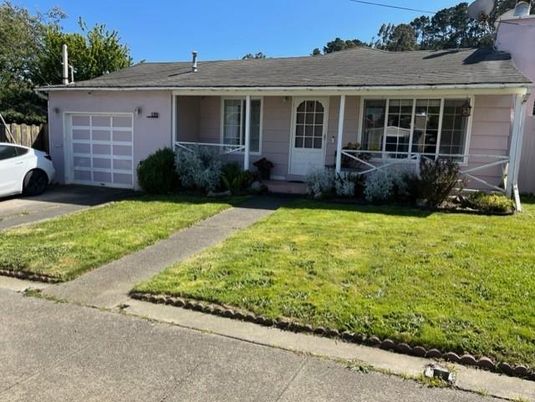 Attached, Exterior, Facade, Ranch