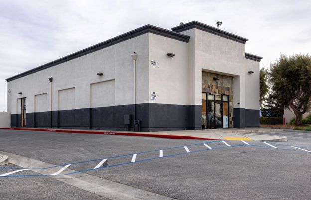 Attached, Exterior, Facade, Modern