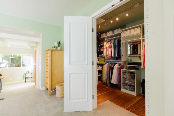 Interior, Walk-in Closets, Wood Texture Flooring