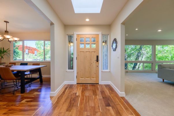 Chandelier, Dining room, Interior, Recessed Lighting, Wood Texture Flooring