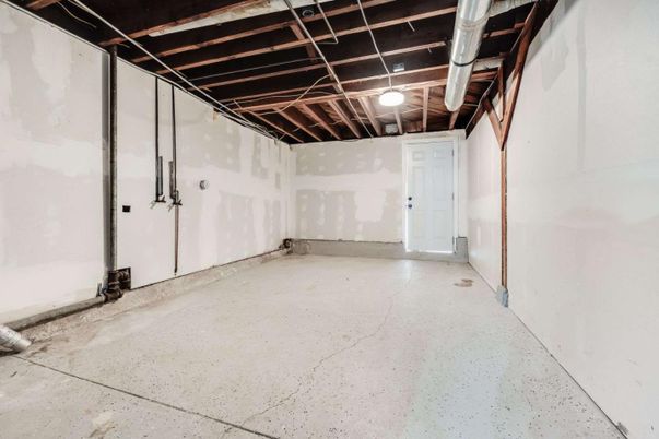 Empty room, Interior, Wooden Beams