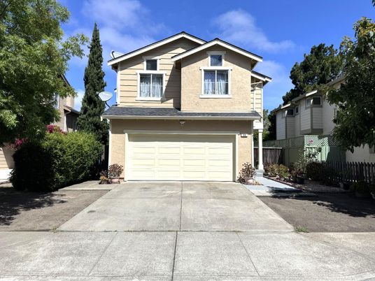 Attached, Exterior, Facade, American Craftsman