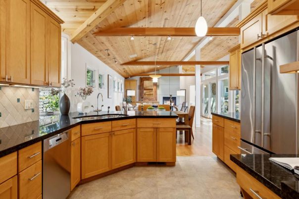 Dining room, Interior, Kitchen, Pendant Lights, Stainless Steel Appliances, Wooden Beams, Wooden Ceilings, Wood Texture Flooring