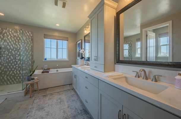 Bathroom, Dual Sink Vanities, Interior, Recessed Lighting