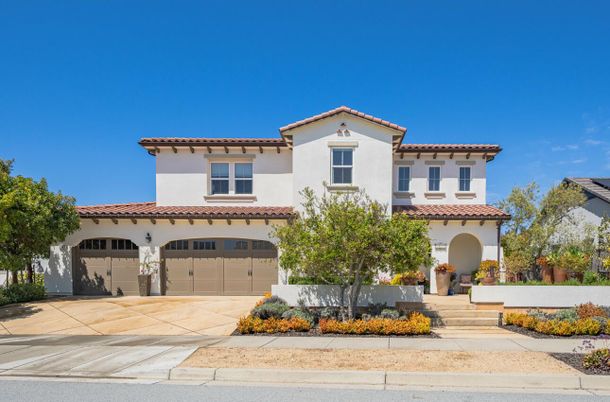 Attached, Exterior, Facade, Mediterranean