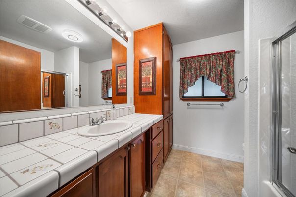 Bathroom, Interior, Tile Countertops