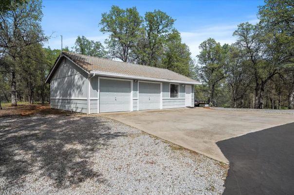 Detached Garage, Exterior