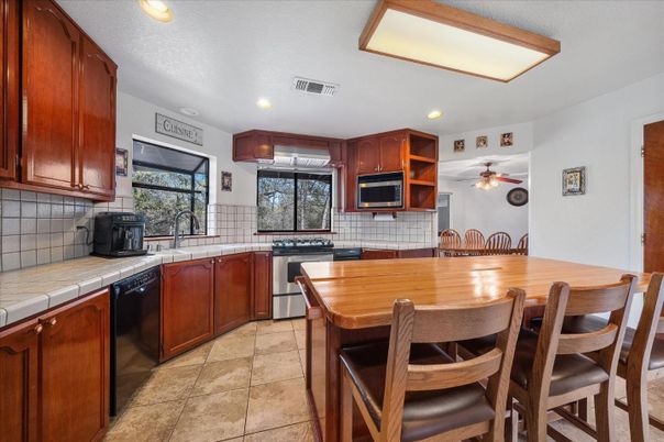 Dining room, Interior, Kitchen, Recessed Lighting, Tile Countertops