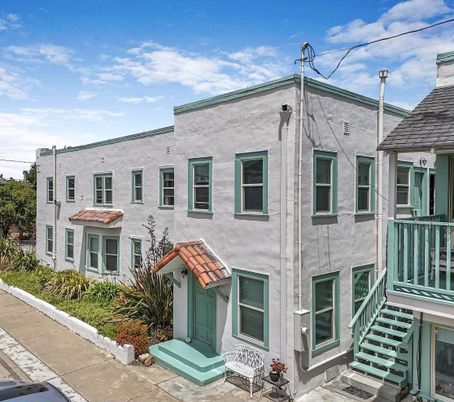 Exterior, Facade, Rowhouse
