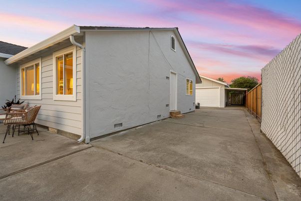 Detached Garage, Exterior