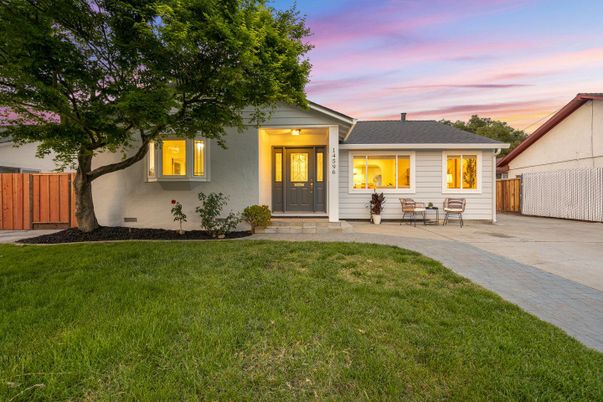 Backyard, Exterior, Facade, Ranch