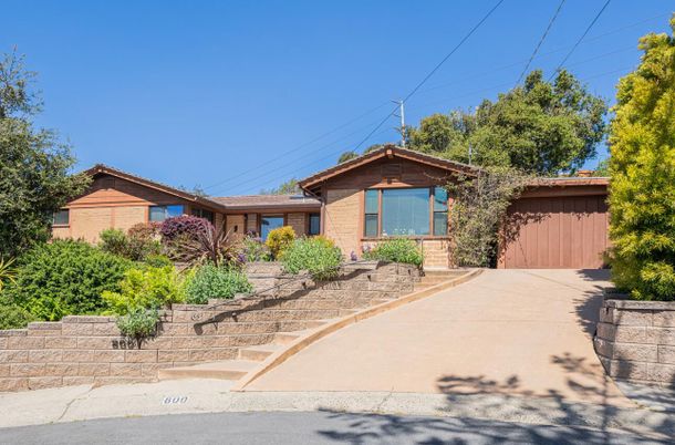 Attached, Exterior, Facade, Ranch