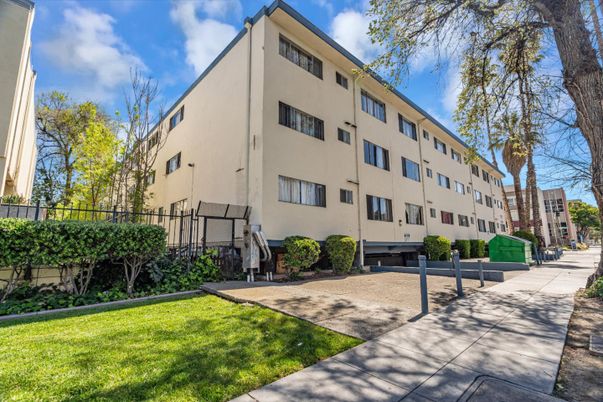 Exterior, Facade, Condo Building
