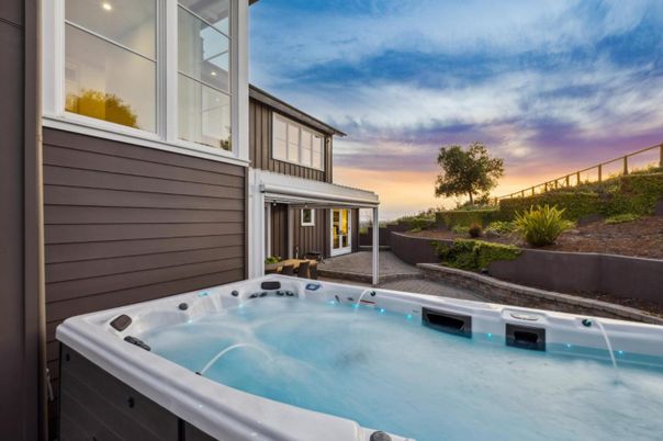 Exterior, Hot Tub