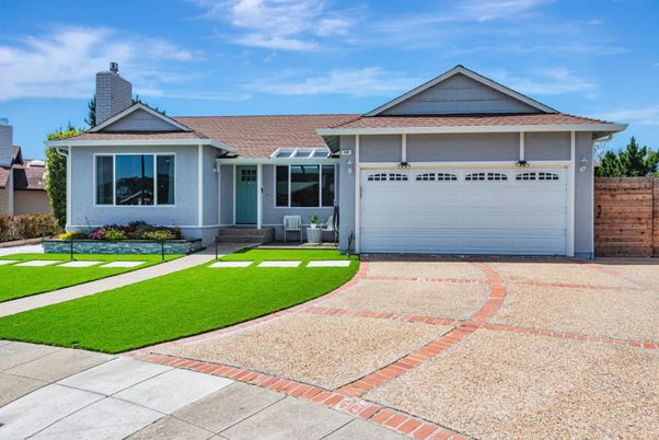 Attached, Exterior, Facade, Ranch