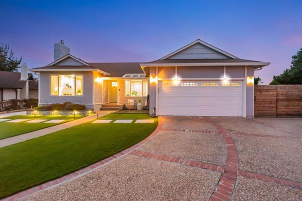 Attached, Exterior, Facade, Ranch