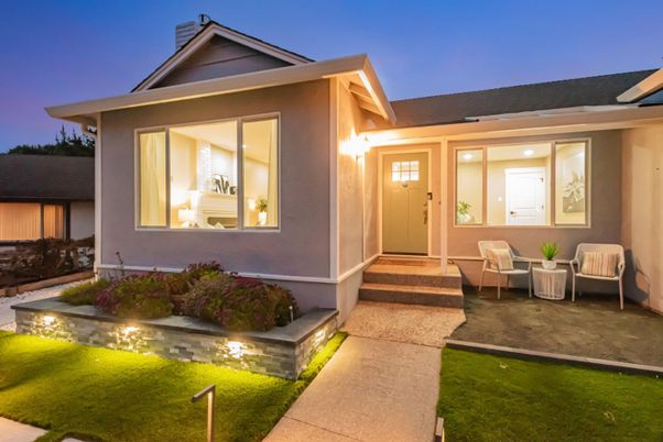 Attached, Exterior, Facade, Ranch