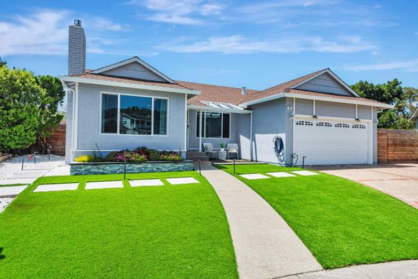 Attached, Exterior, Facade, Ranch