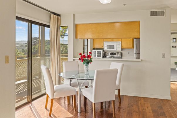 Dining room, Interior, Kitchen, Stainless Steel Appliances, Wood Texture Flooring