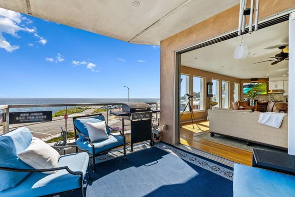 Exterior, Living room, Water