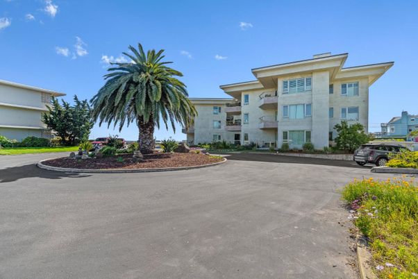 Exterior, Facade, Condo Building