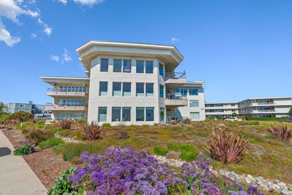 Backyard, Exterior, Facade, Condo Building