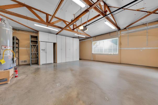Garage, Interior, Wooden Beams