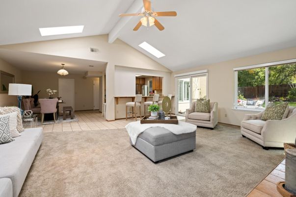Dining room, Interior, Living room, Pendant Lights