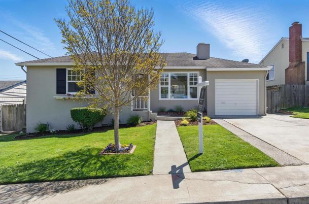 Attached, Exterior, Facade, Ranch