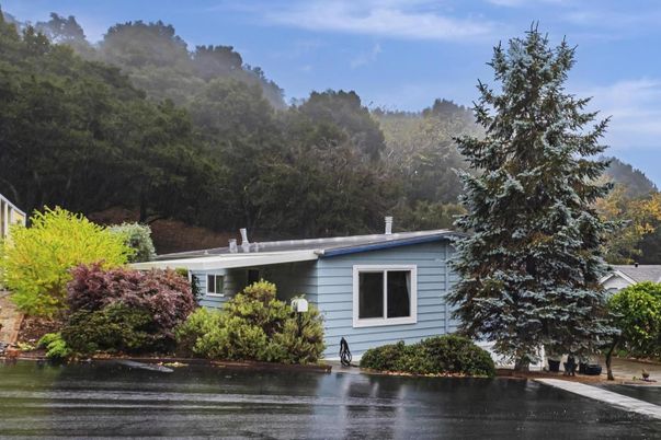 Exterior, Lake