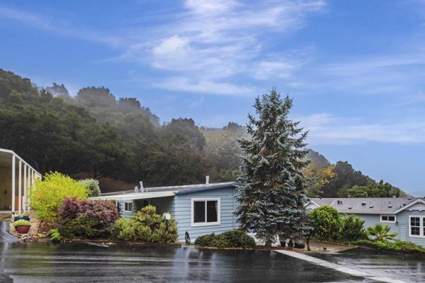 Exterior, Lake
