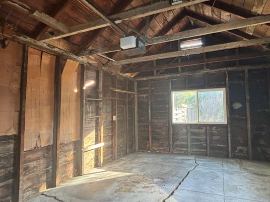 Empty room, Interior, Wooden Beams, Wooden Ceilings, Wooden Walls