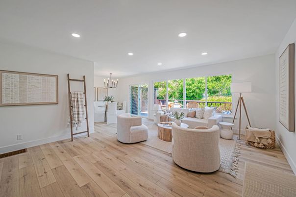Chandelier, Dining room, Interior, Living room, Recessed Lighting, Wood Texture Flooring