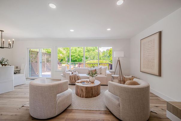 Dining room, Interior, Living room, Pendant Lights, Recessed Lighting, Wood Texture Flooring
