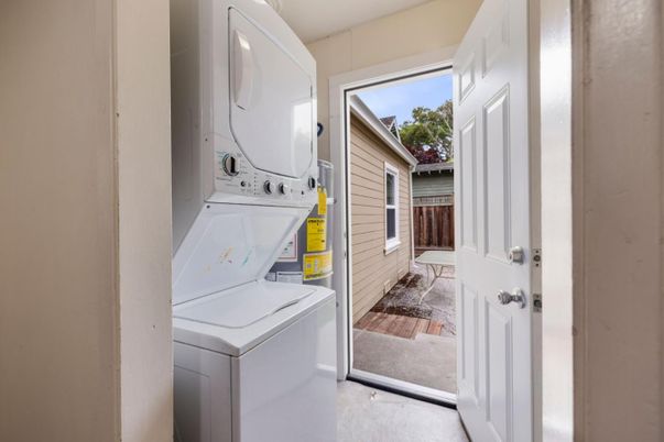 Interior, Utility Closets, Washer, Wood Texture Flooring