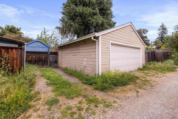 Detached Garage, Exterior