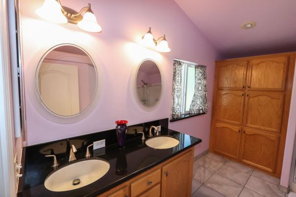Bathroom, Dual Sink Vanities, Interior, Recessed Lighting