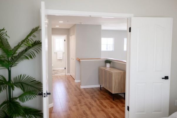 Interior, Recessed Lighting, Wood Texture Flooring