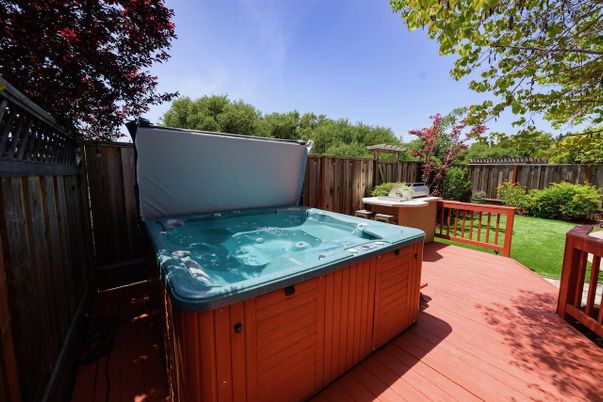 Exterior, Hot Tub