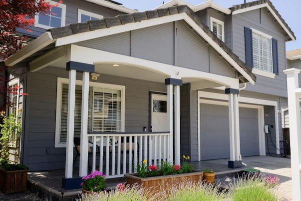 Attached, Exterior, Facade, American Craftsman