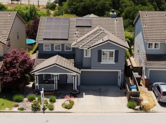 Attached, Exterior, Facade, Solar Panels, Rowhouse