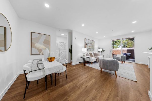 Dining room, Interior, Living room, Recessed Lighting, Wood Texture Flooring