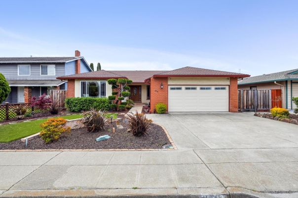 Attached, Exterior, Facade, Brick Facade, Ranch