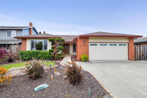 Attached, Exterior, Facade, Brick Facade, Ranch