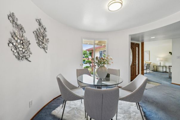 Dining room, Interior, Recessed Lighting