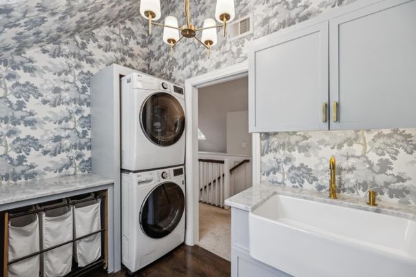 Interior, Utility Closets, Washer, Wood Texture Flooring