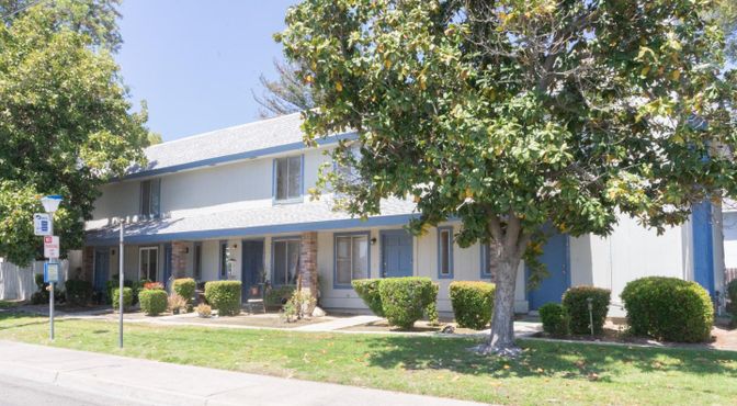 Exterior, Facade, Ranch