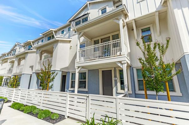 Exterior, Facade, Rowhouse