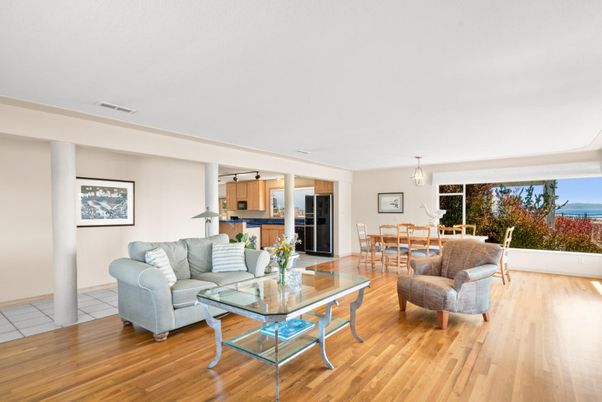 Dining room, Interior, Living room, Pendant Lights, Wood Texture Flooring