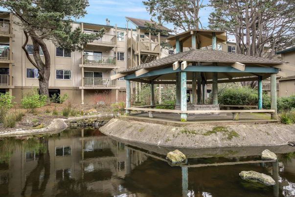 Exterior, Lake